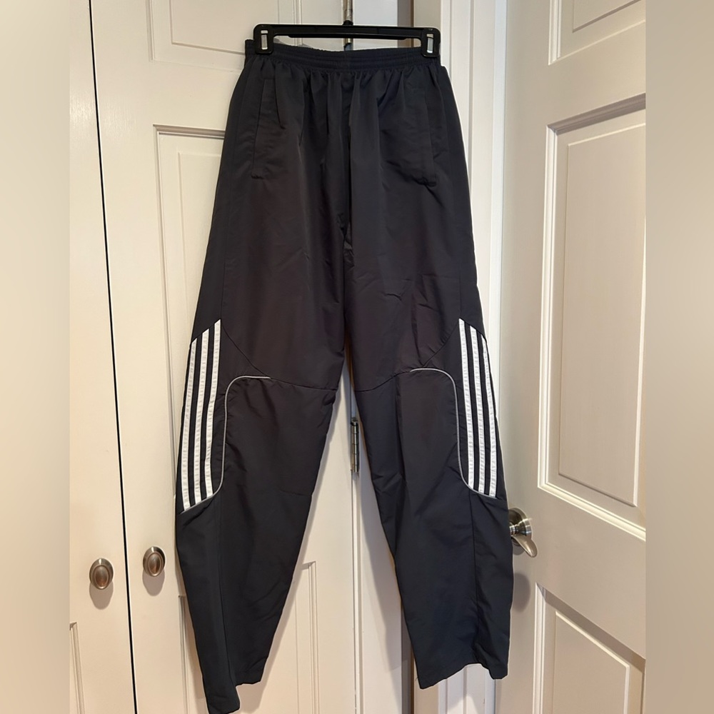 Grey track pants / parachute pants. Men’s size M